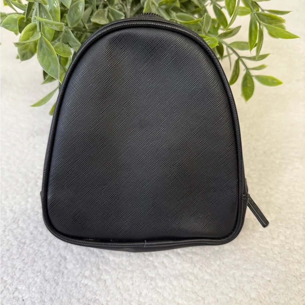 Bath & Body Works small cosmetic bag
